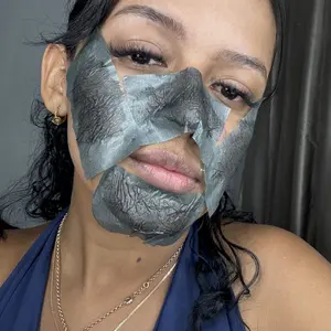 Cliente usando a máscara facial LANBENA